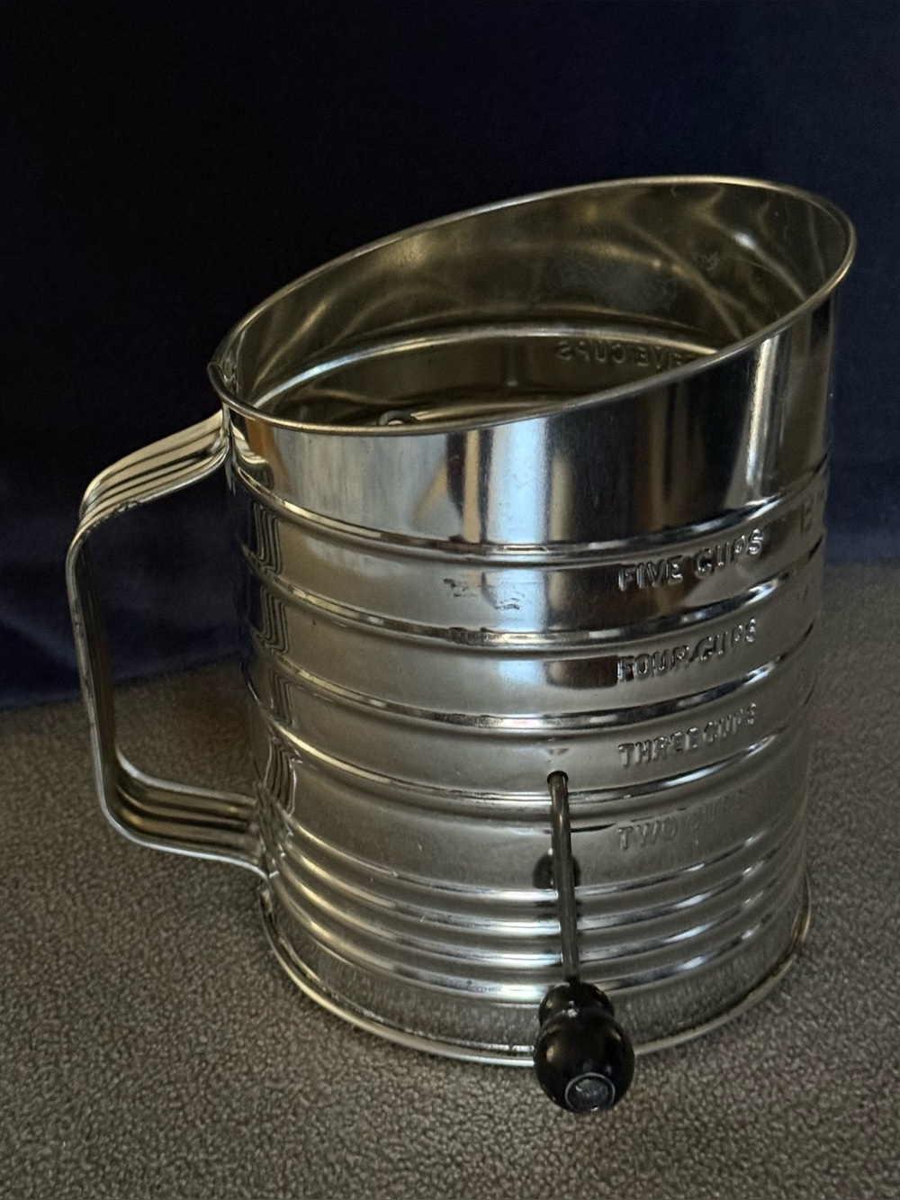 VINTAGE BROMWELL’S METAL FLOUR SIFTER TWO TO FIVE CUPS MEASURE